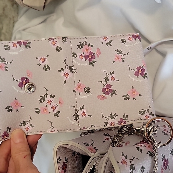 Steve Madden Bisque Floral BMICKEY 2 Clutch and Crossbody NWT! - Picture 10 of 14